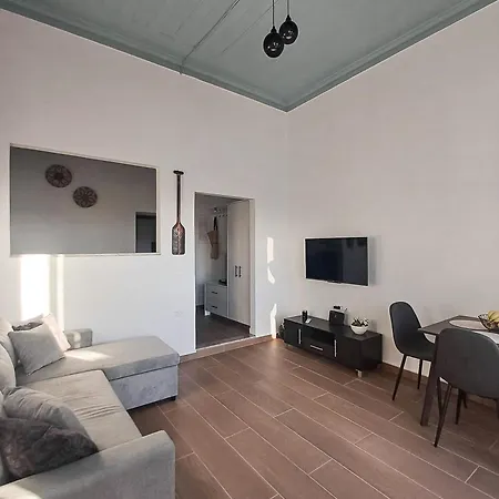 Duchess Harbour View Апартаменты