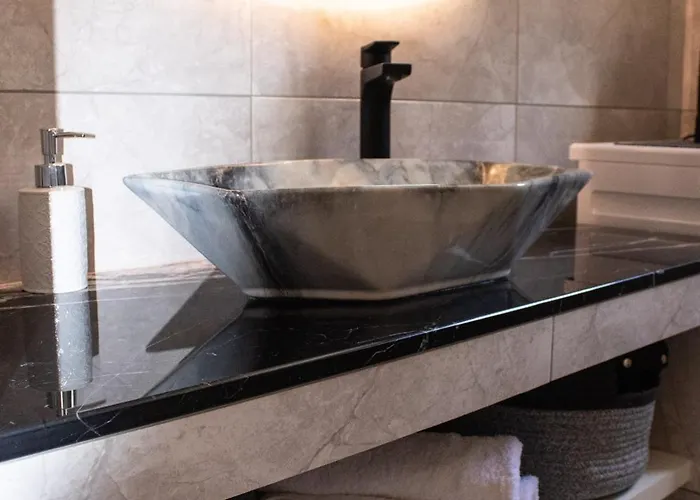 Duchess Harbour View Szími