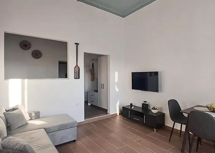 Duchess Harbour View Apartman