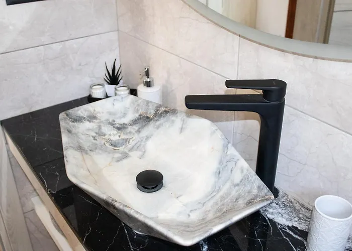 Duchess Harbour View Szími