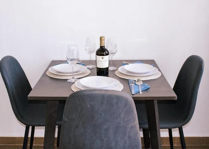 Duchess Harbour View Apartamento Simi